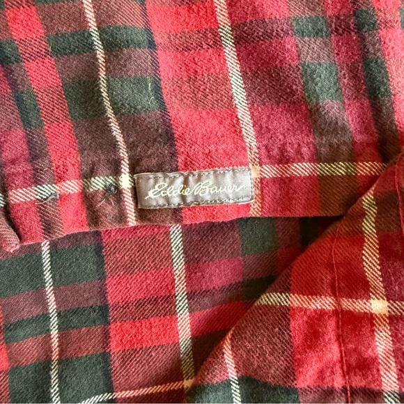 Vintage Eddie Bauer Men’s Medium Flannel Shirt Red Plaid Button Down Relaxed Fit - Picture 3 of 9
